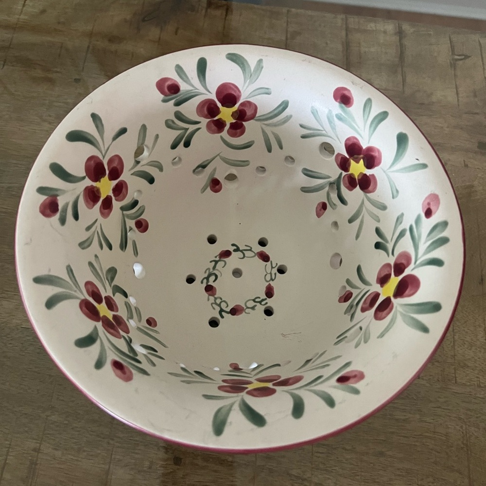 New Debco Stoneware Berry Bowl Ceramic Colander Floral Cherry Farmhouse Cottage